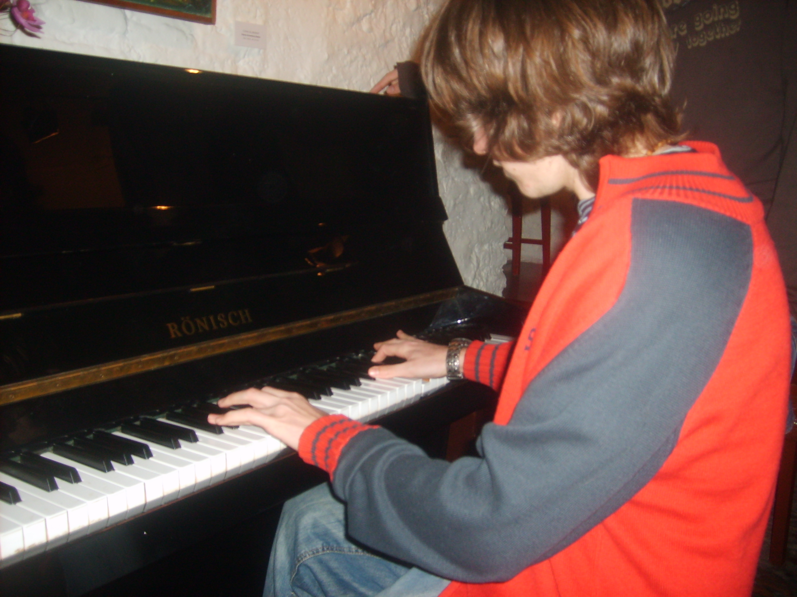Dani tocando el piano